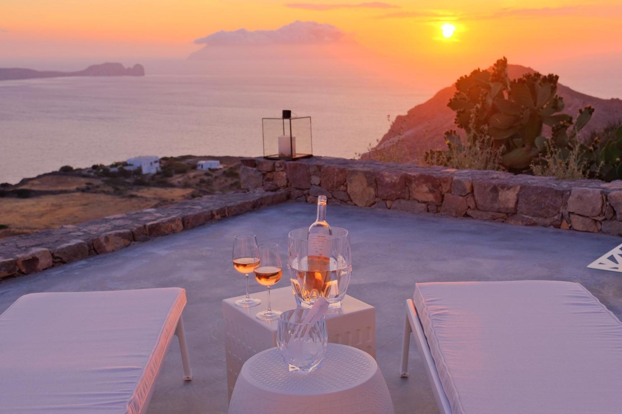 Odyssey Rock Milos Sunset Suites Plaka (Milos) Quarto foto
